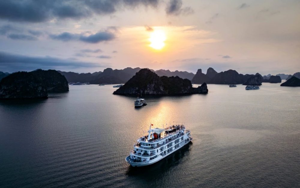 Hạ Long tăng gần 3 lần lượt tìm kiếm lưu trú dịp hè