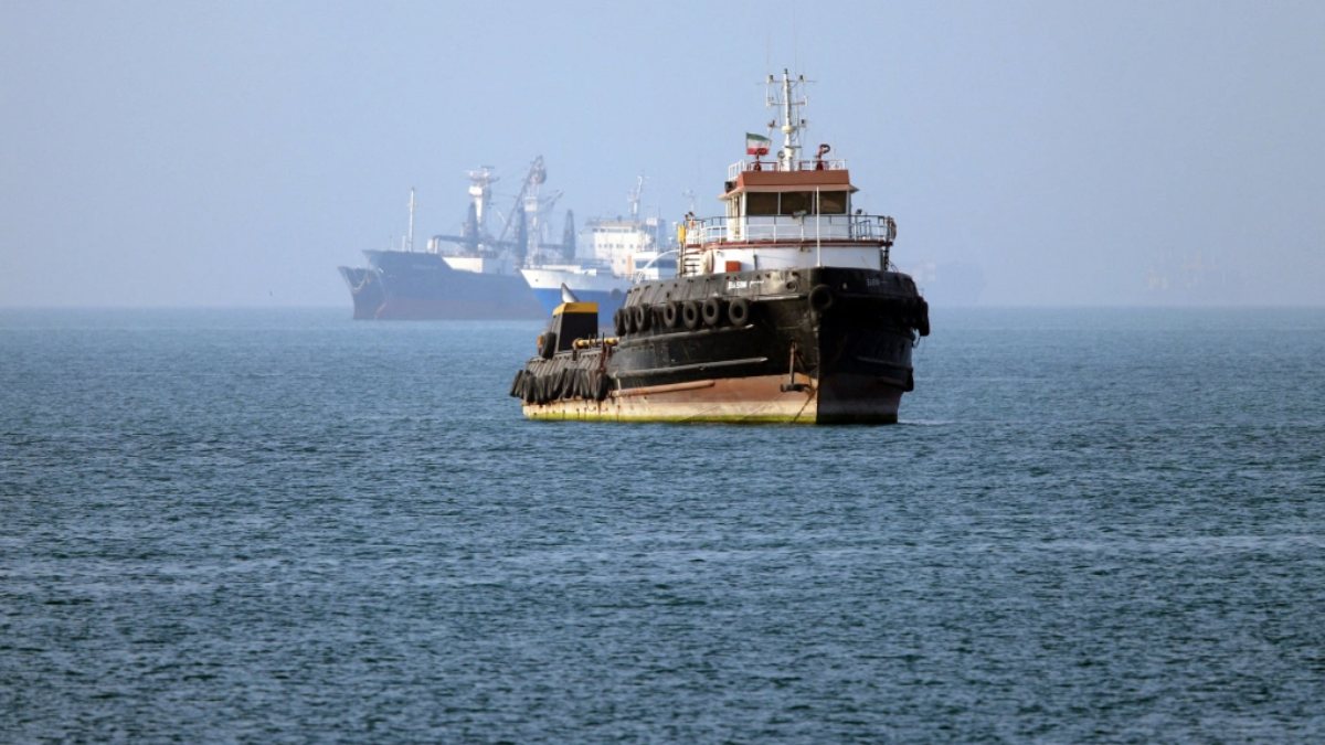 Iran đề xuất lập cơ chế thu phí tại eo biển Hormuz cùng Oman
