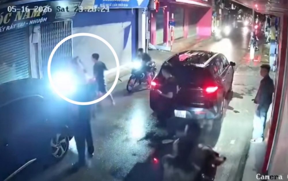 Clip 2 cô gái bị đuổi đánh giữa đêm ở Hà Nội: Nguyên nhân ban đầu và danh tính người hành hung gây chú ý