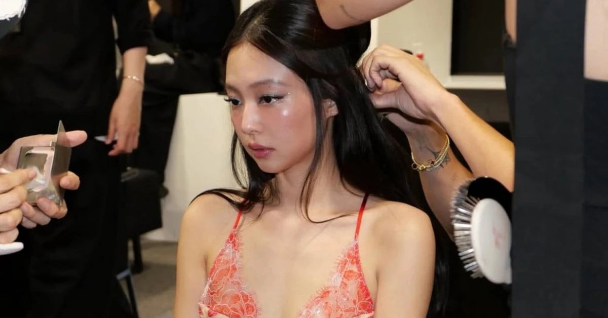 Jennie gây chú ý với phong cách gợi cảm tại sự kiện Chanel 2026 ở Seoul