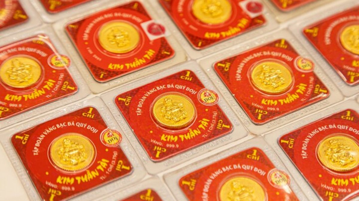 Giá vàng hôm nay 14/5: Vàng thế giới tiếp tục lao dốc, trong nước vẫn neo cao