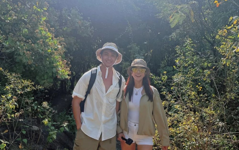 Diệp Lâm Anh và bạn trai kém 11 tuổi quấn quít trong chuyến trekking giữa mùa hè