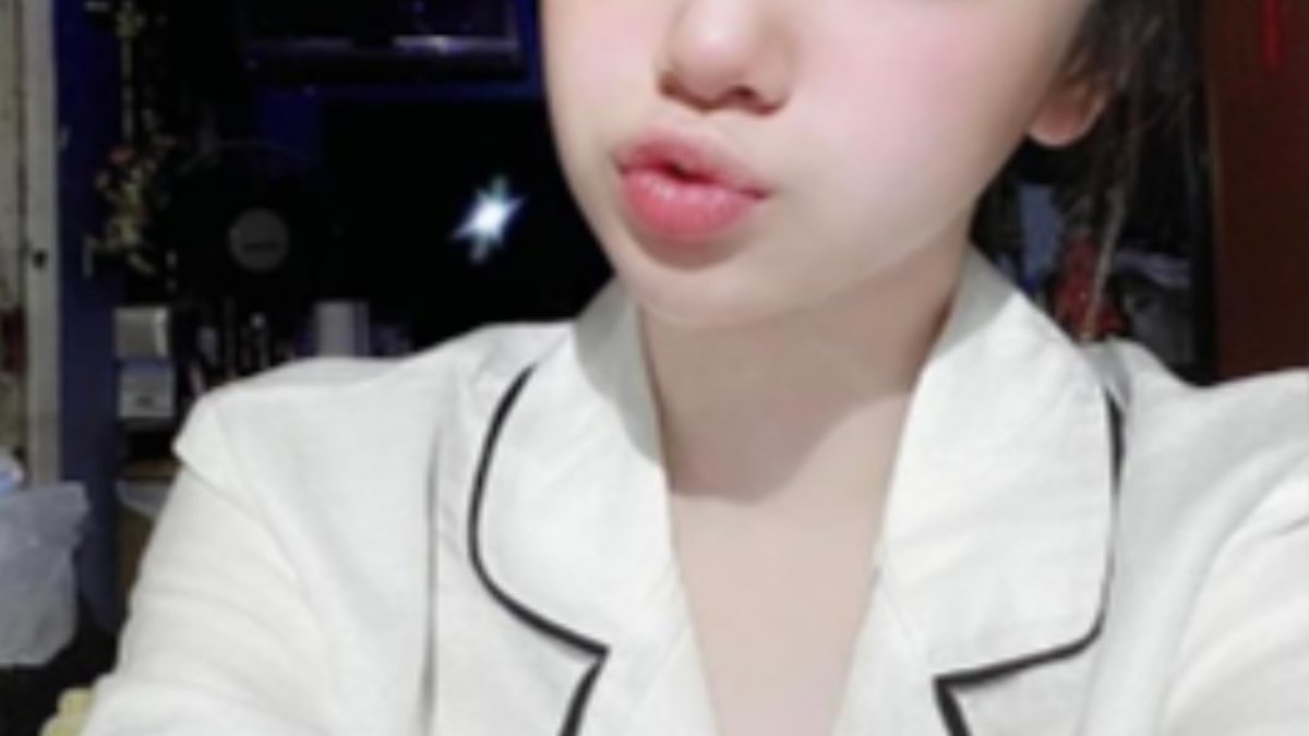 Trần Hà Linh “thằn lằn bám kính” gây xôn xao: Thực hư clip 12 phút đang lan truyền