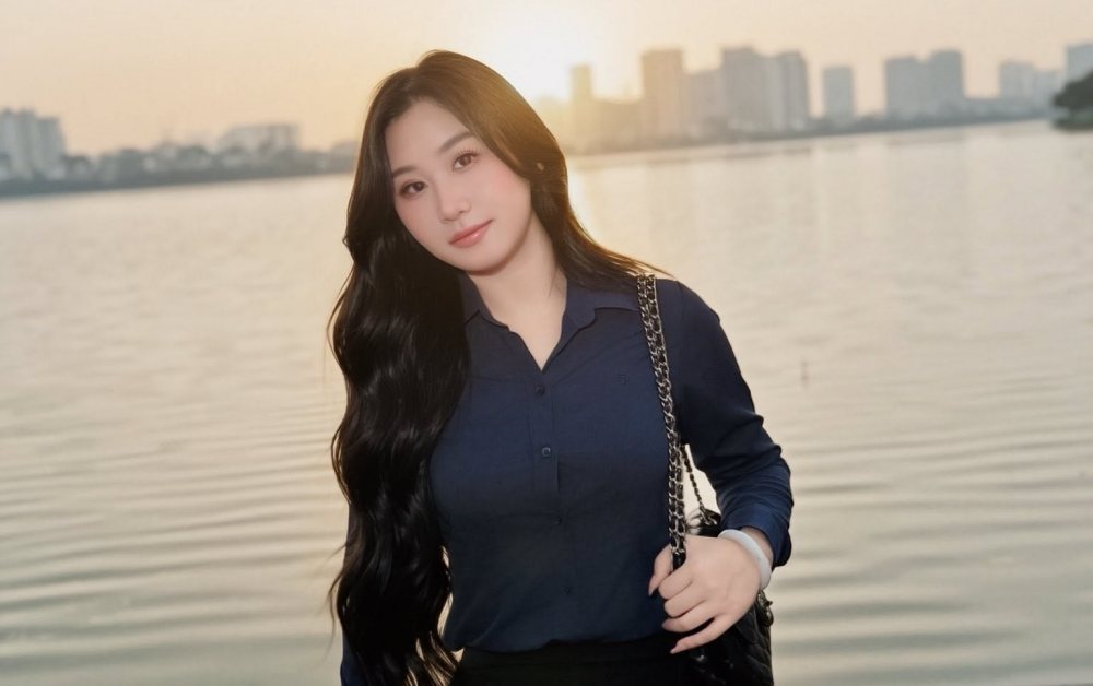 Lê Đặng gây chú ý với hình ảnh khác lạ, cộng đồng mạng bất ngờ vì quá dịu dàng