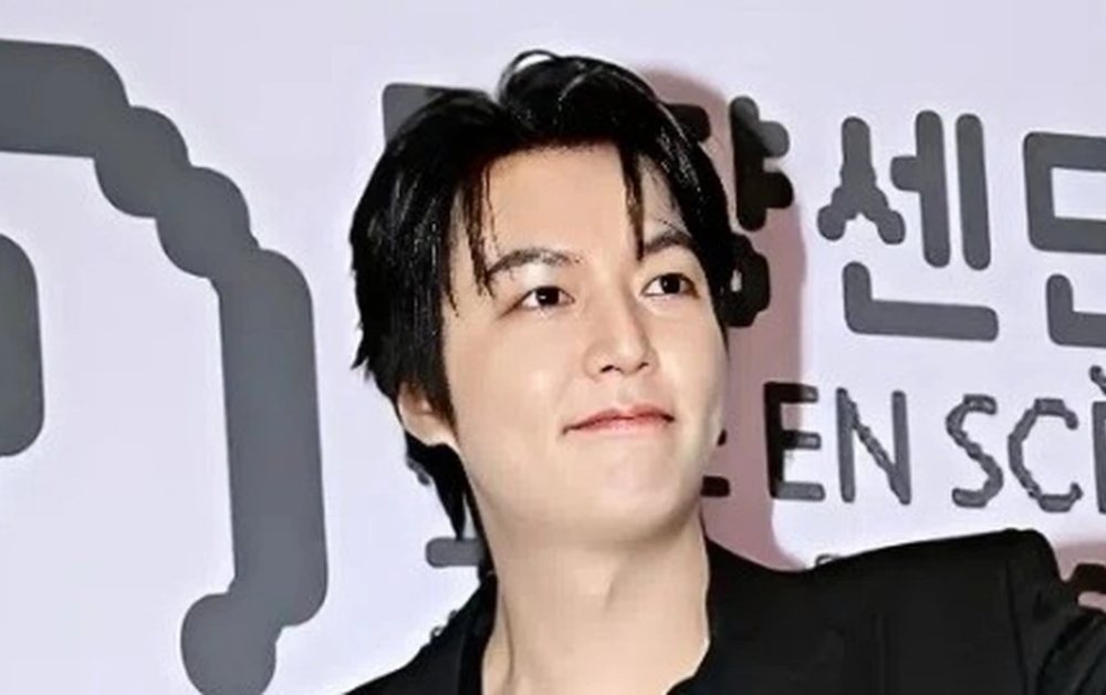 Lee Min Ho gây sốt thảm đỏ với vóc dáng được ví “không thấy điểm kết”