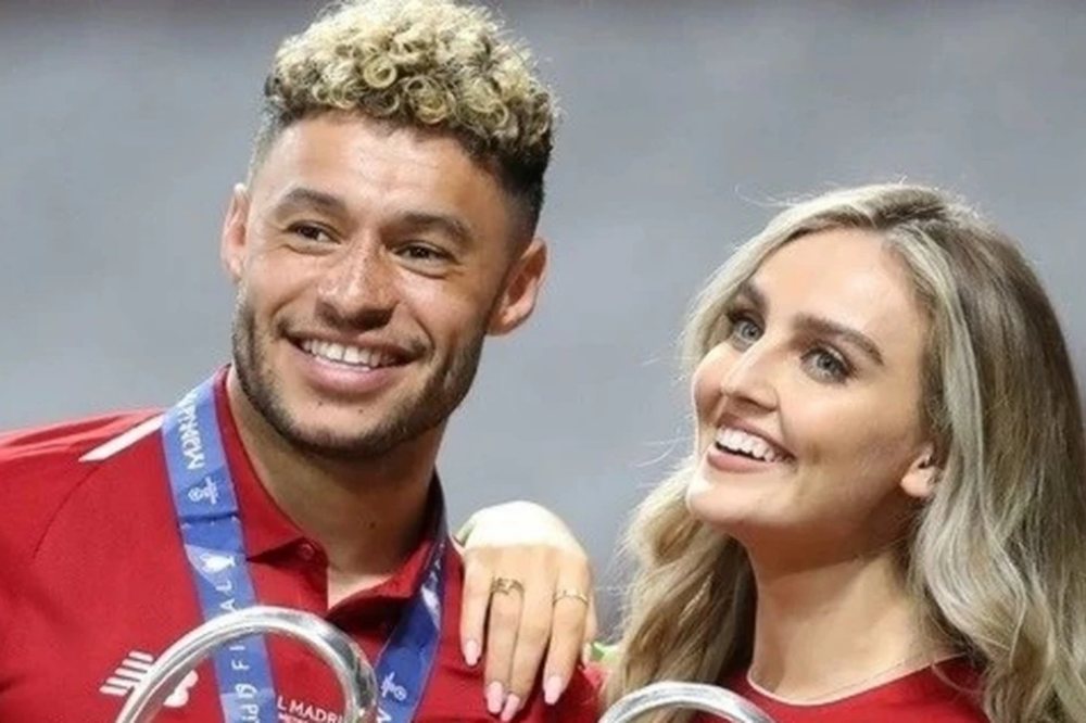 Perrie Edwards kết hôn với Alex Oxlade-Chamberlain sau 10 năm gắn bó